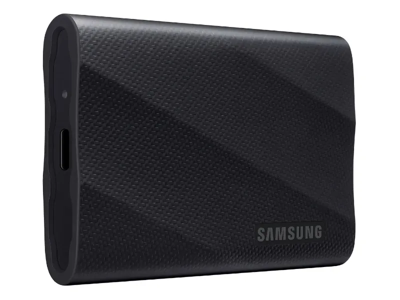SSD externo Samsung T9 1TB em metal escovado, corpo compacto com cabo USB-C, sobre fundo branco